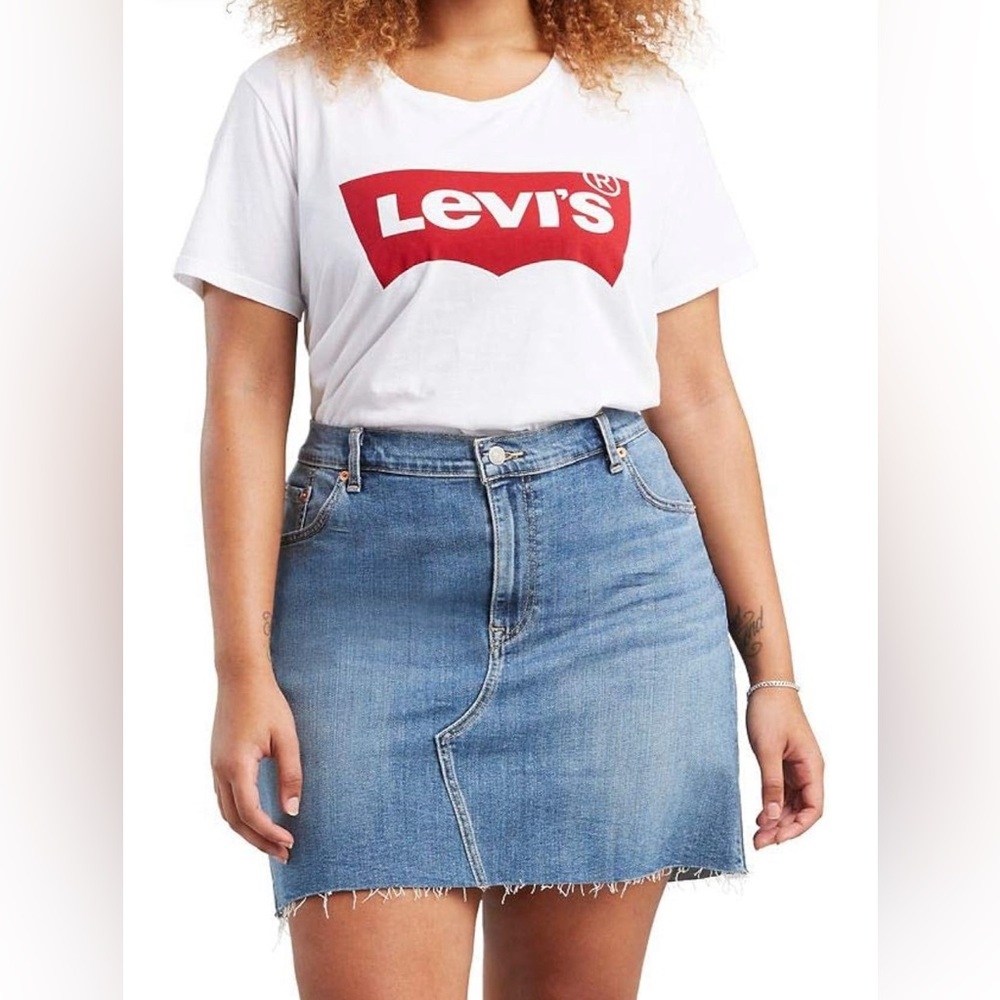Levi's® Women's Plus Crew Neck Short Sleeve T-Shirt